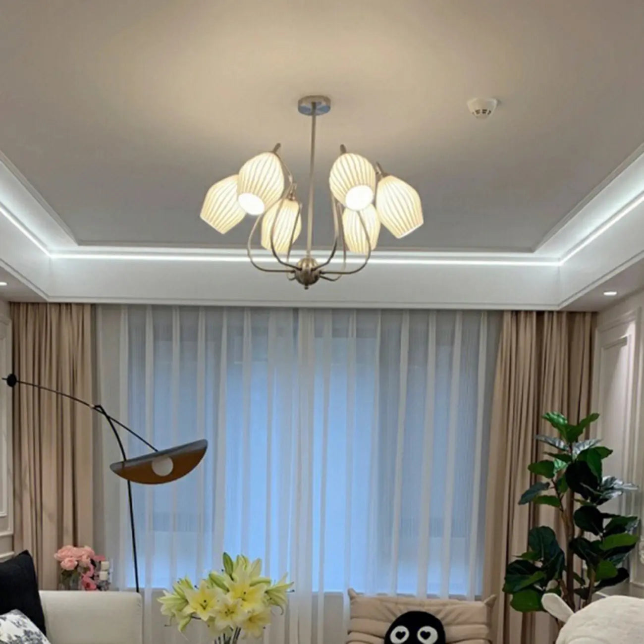 Lustre moderne et élégant en verre blanc pour salon