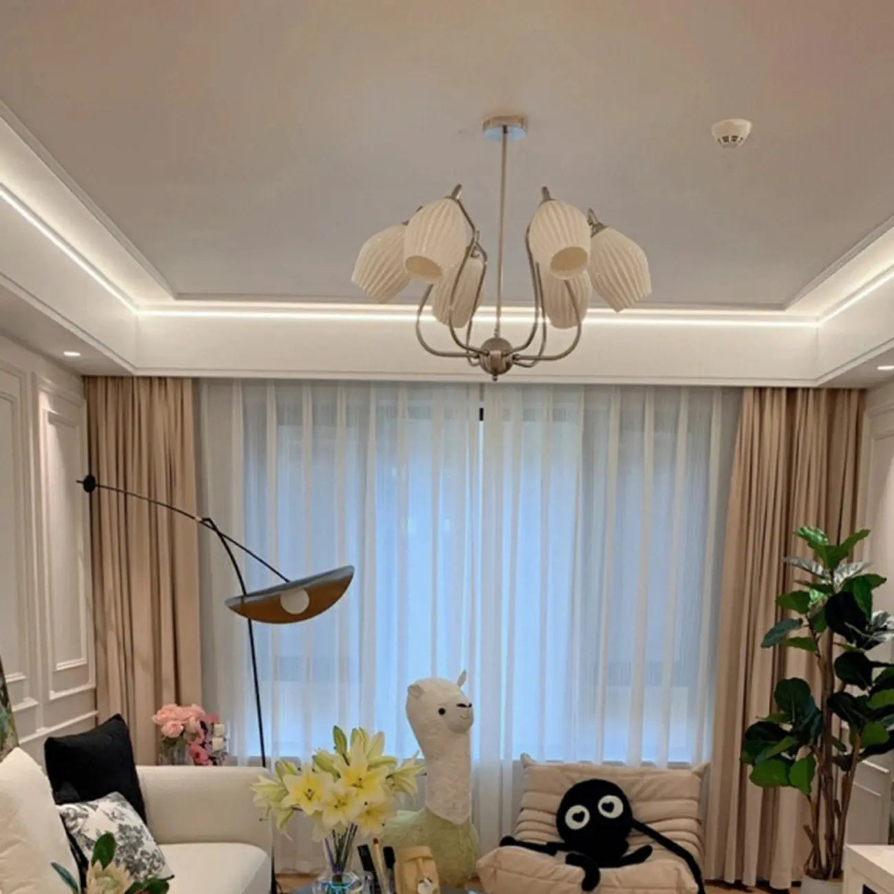 Lustre moderne et élégant en verre blanc pour salon