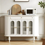 Buffet en bois de style campagnard français avec placards
