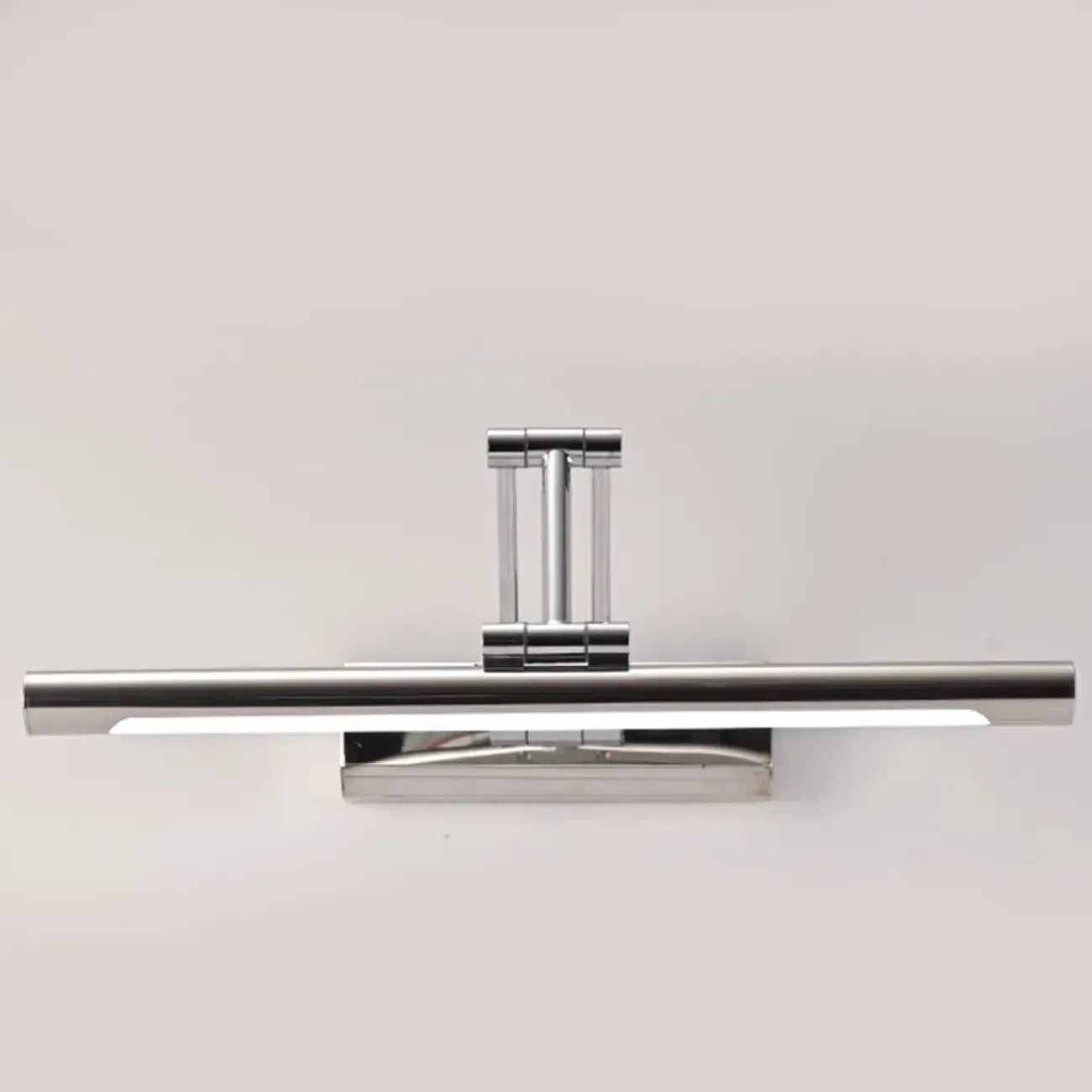 Applique murale LED tubulaire argentée moderne et réglable pour salle de bain