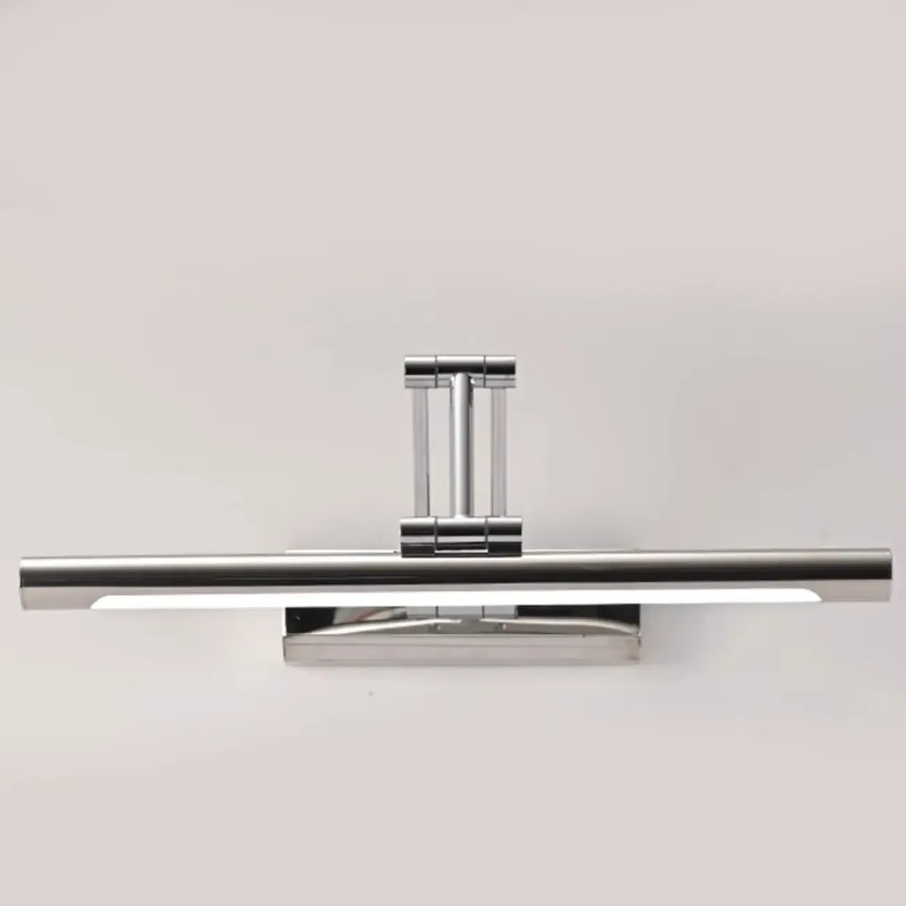 Applique murale LED tubulaire argentée moderne et réglable pour salle de bain
