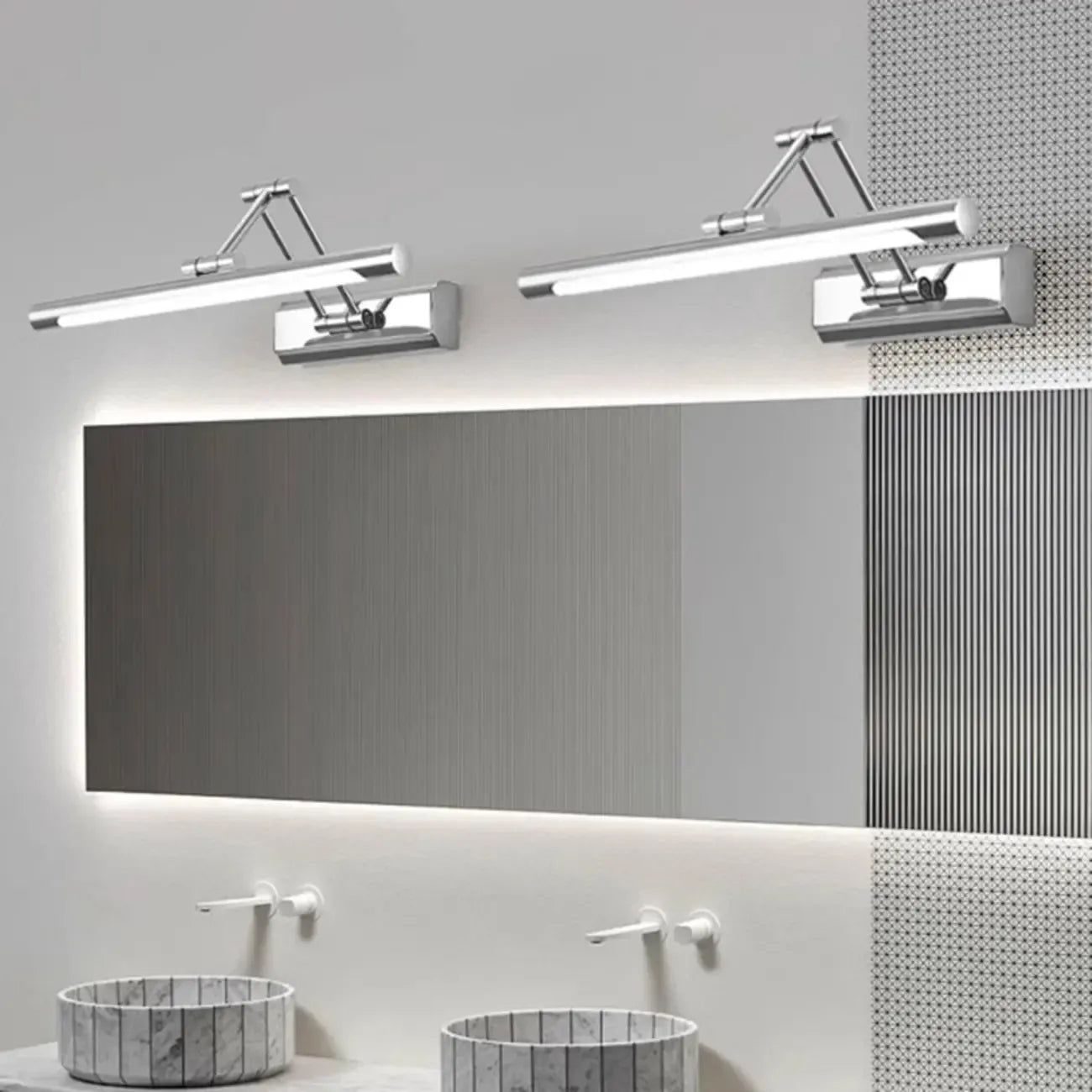 Applique murale LED tubulaire argentée moderne et réglable pour salle de bain