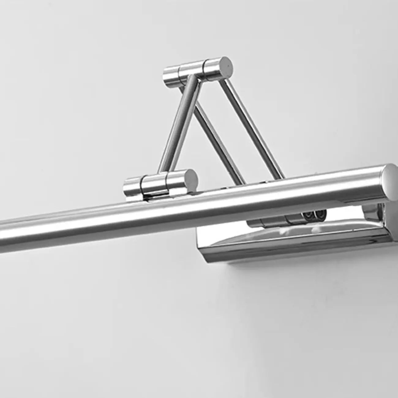Applique murale LED tubulaire argentée moderne et réglable pour salle de bain