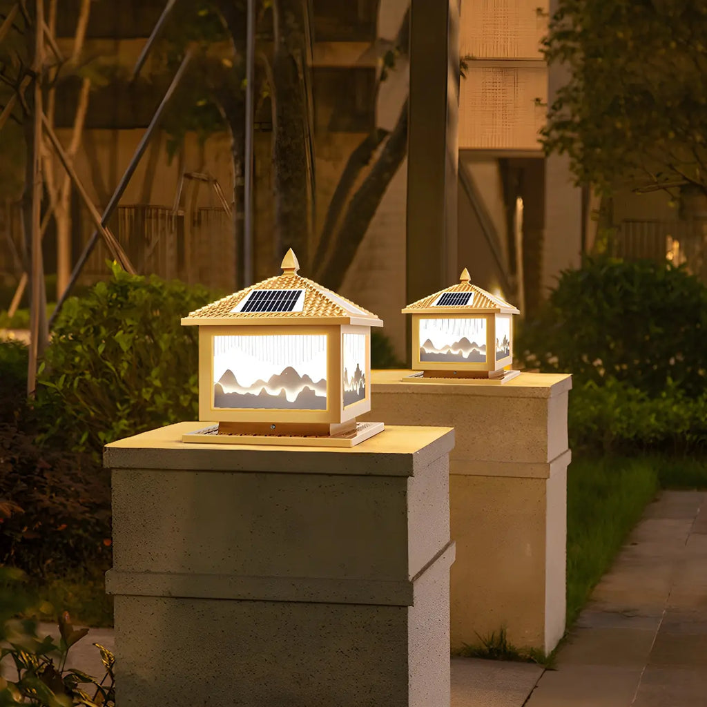 Lampadaires solaires d'extérieur traditionnels en laiton en forme de maison