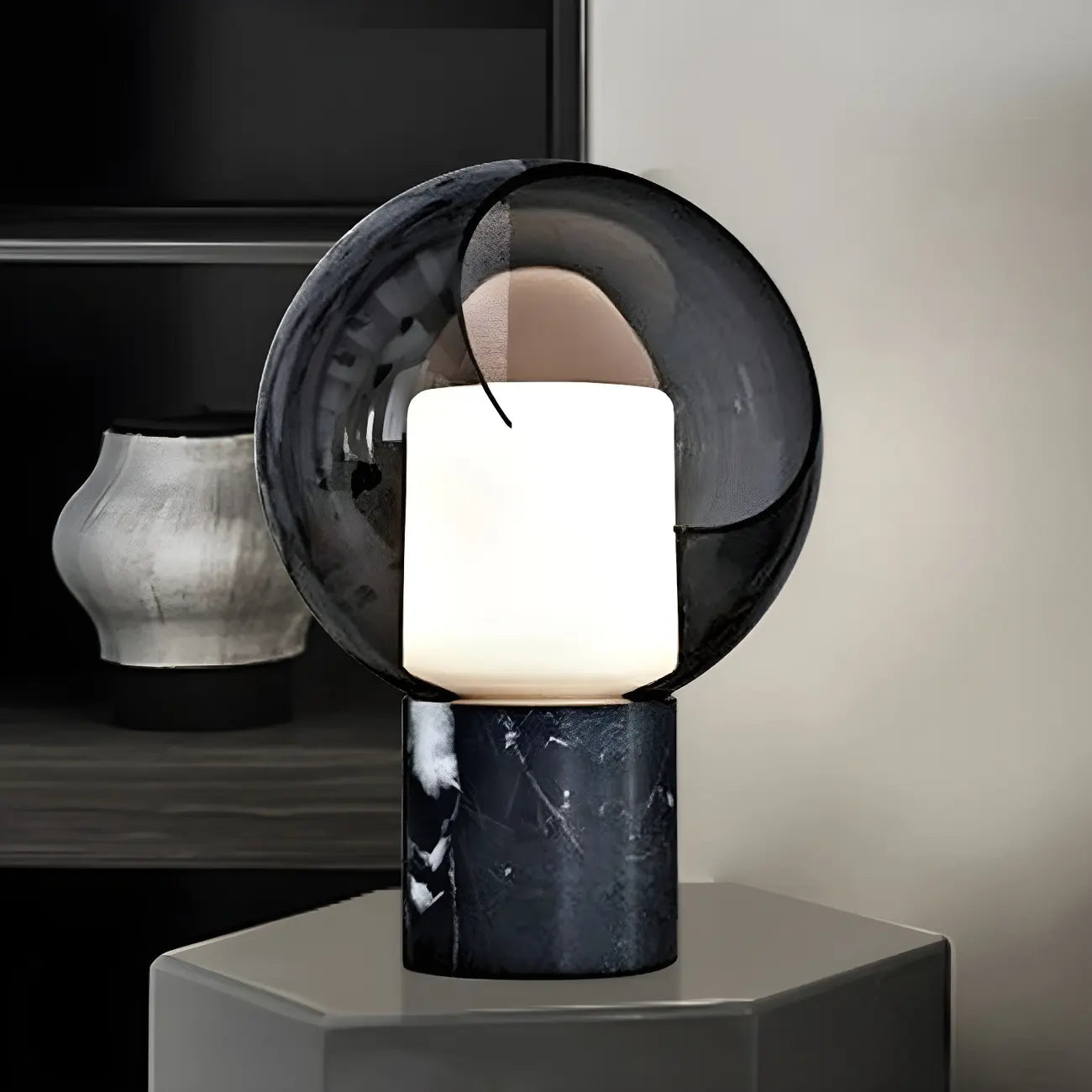 Lampe de table moderne en verre gris fumé avec dôme pour chambre