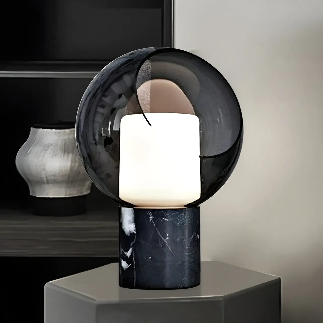 Lampe de table moderne en verre gris fumé avec dôme pour chambre