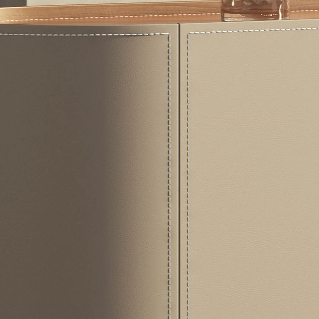 Meuble d'appoint moderne en pierre beige avec 4 pieds droits