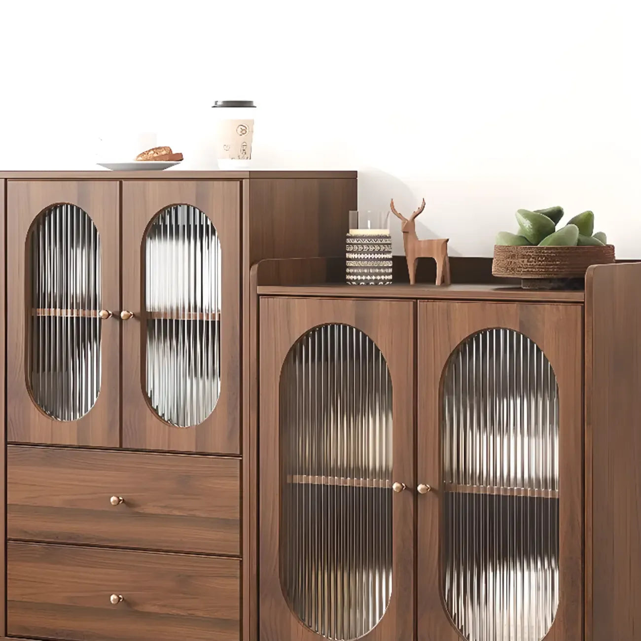 Meuble de salon rétro en bois avec porte vitrée et tiroirs