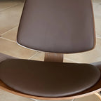 Fauteuil d'appoint scandinave en cuir et lin avec structure en bois