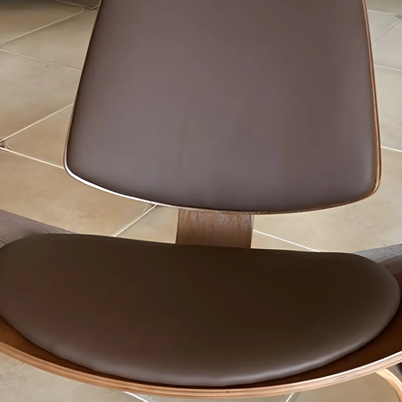 Fauteuil d'appoint scandinave en cuir et lin avec structure en bois