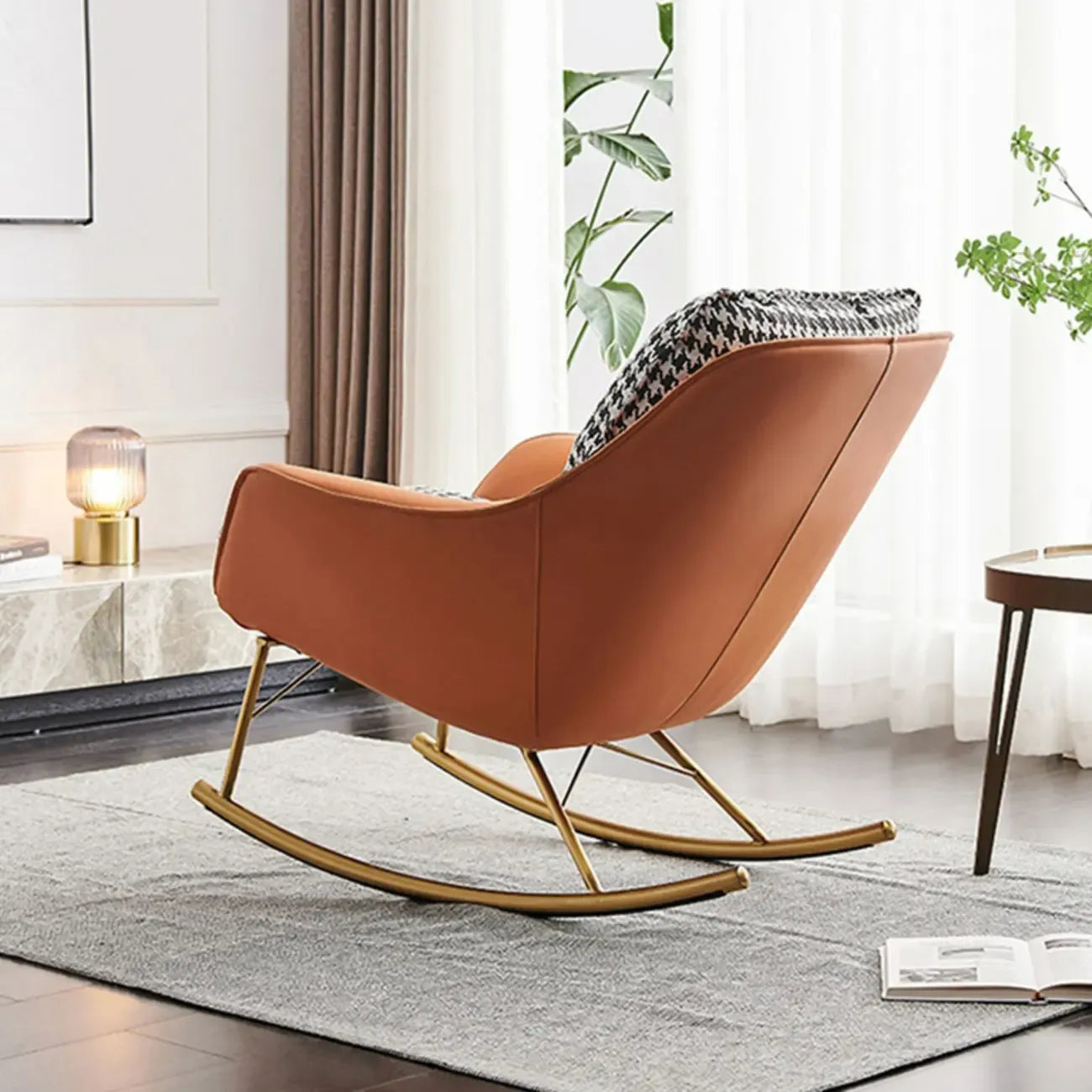 Fauteuil à bascule rembourré à motif pied-de-poule avec accoudoirs droits