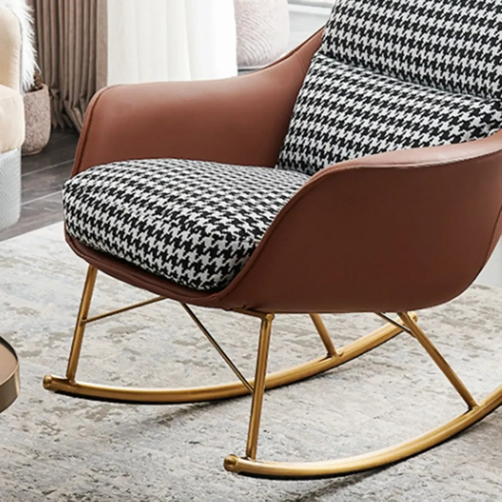 Fauteuil à bascule rembourré à motif pied-de-poule avec accoudoirs droits