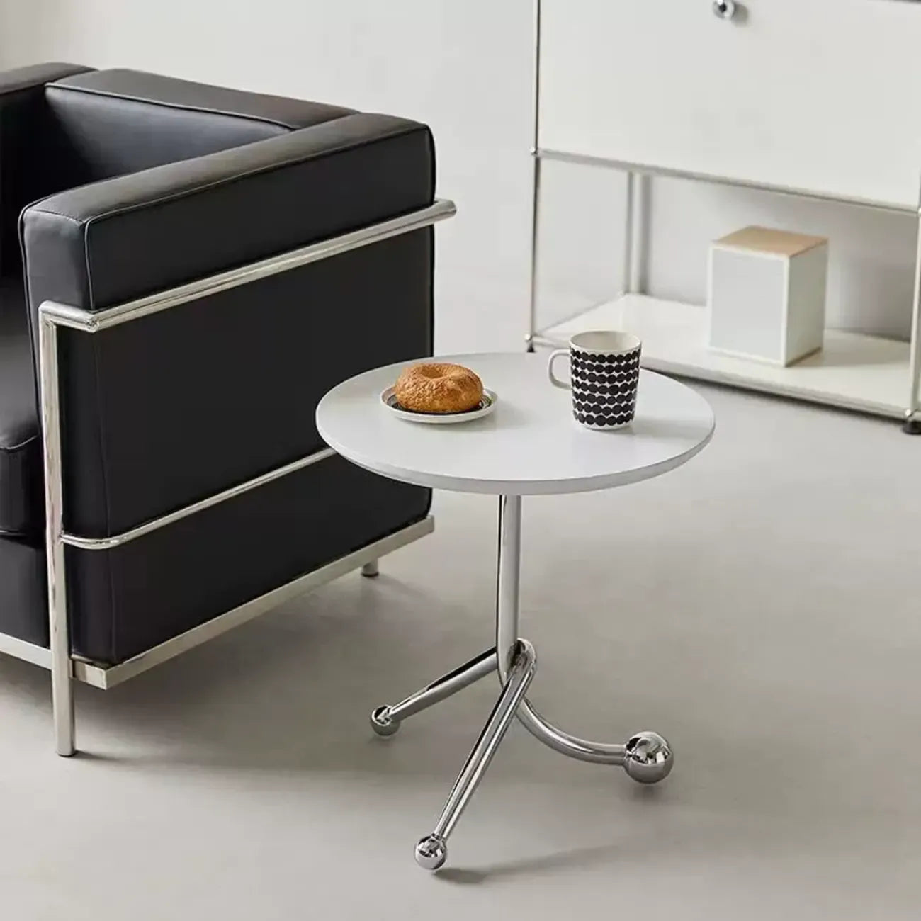 Table d'appoint ronde en bois pour salon avec 3 pieds en métal