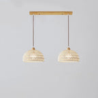 Suspension moderne en bois à 2 lumières, format moyen, idéale pour un îlot de cuisine.