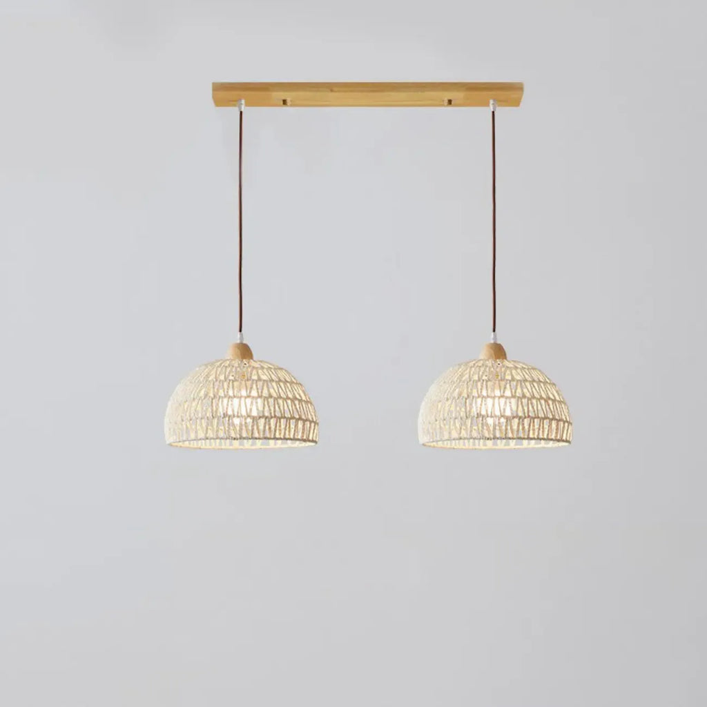 Suspension moderne en bois à 2 lumières, format moyen, idéale pour un îlot de cuisine.