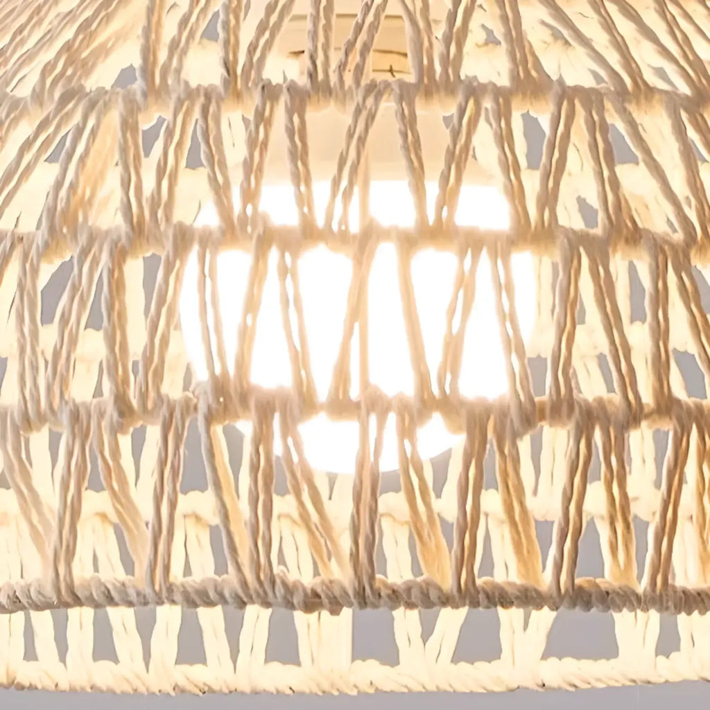 Suspension moderne en bois à 2 lumières, format moyen, idéale pour un îlot de cuisine.