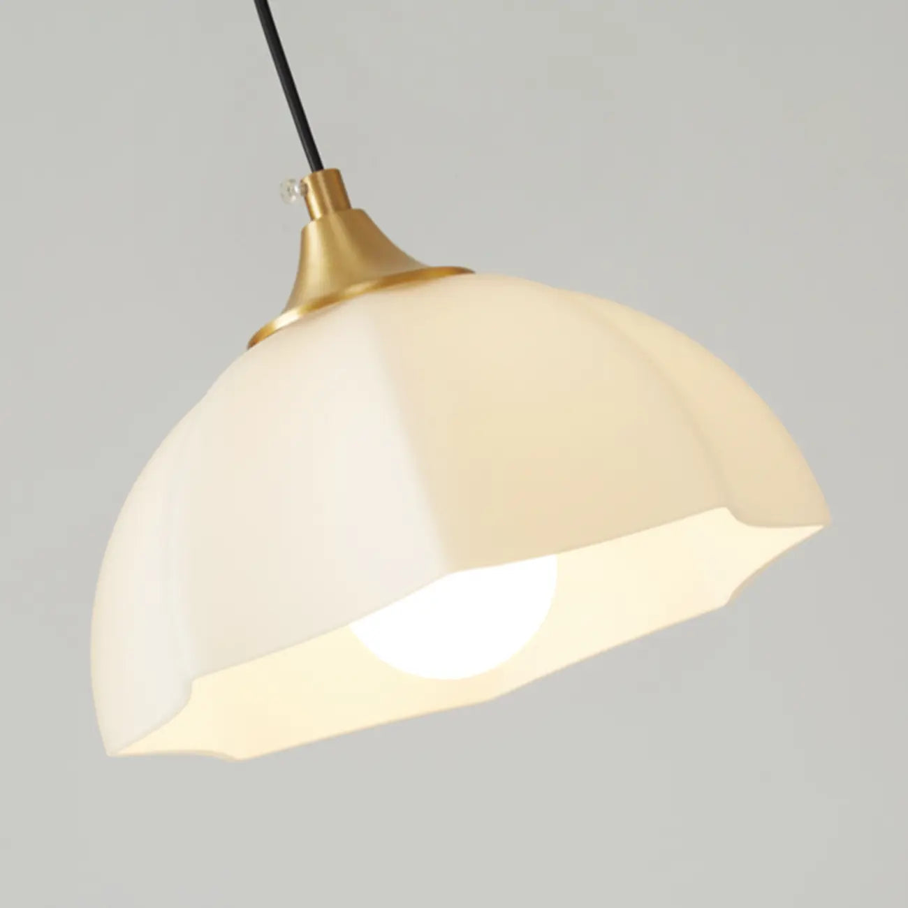 Lampe suspendue LED en verre blanc crème à motif floral pour chevet