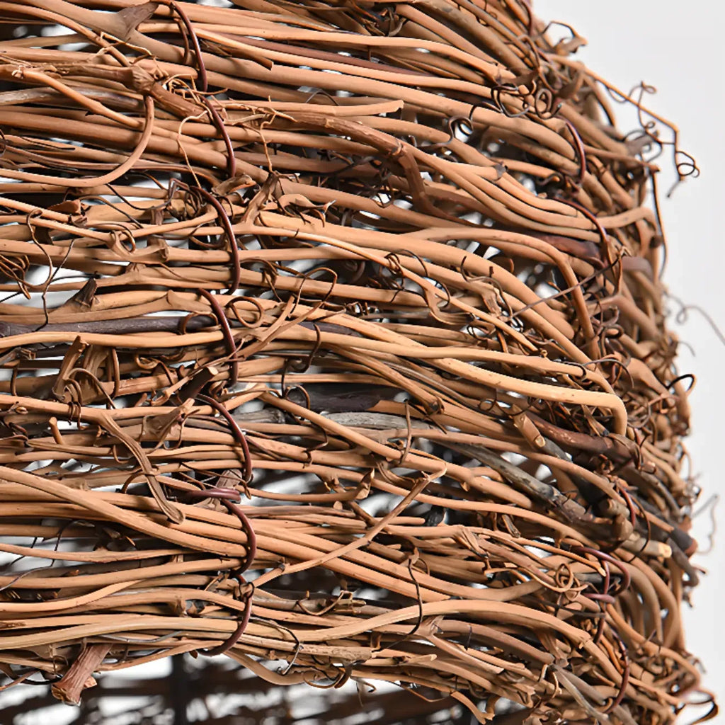 Suspension en bois naturel tressé pour espaces intérieurs