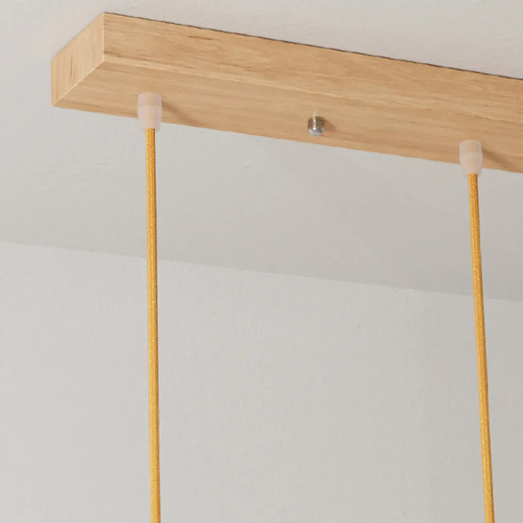 Suspension rustique moderne en bois à 3 lampes coniques pour îlot central.