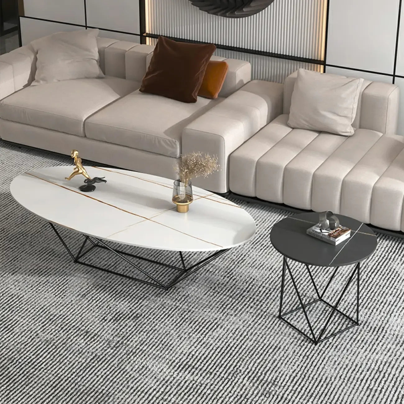 Table basse ovale élégante en métal noir avec piètement géométrique