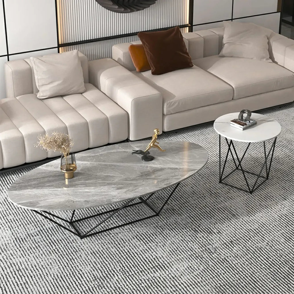 Table basse ovale élégante en métal noir avec piètement géométrique