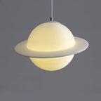 Suspension lumineuse en résine blanche en forme de planète pour chambre d'enfant