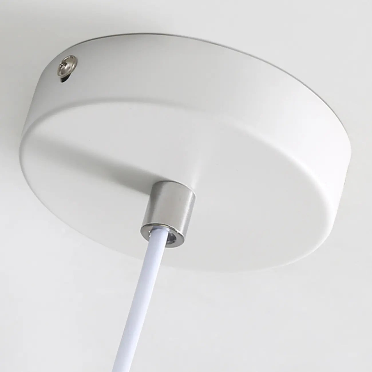 Suspension lumineuse en résine blanche en forme de planète pour chambre d'enfant