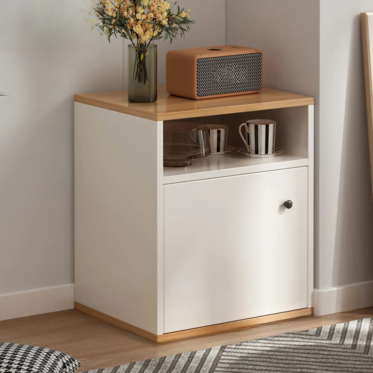 Armoire de rangement moderne en bois blanc avec étagères extérieures