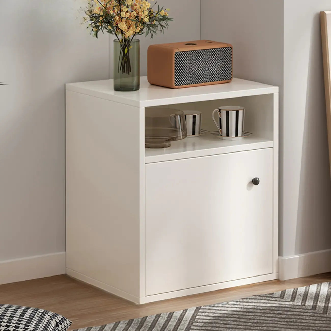 Armoire de rangement moderne en bois blanc avec étagères extérieures