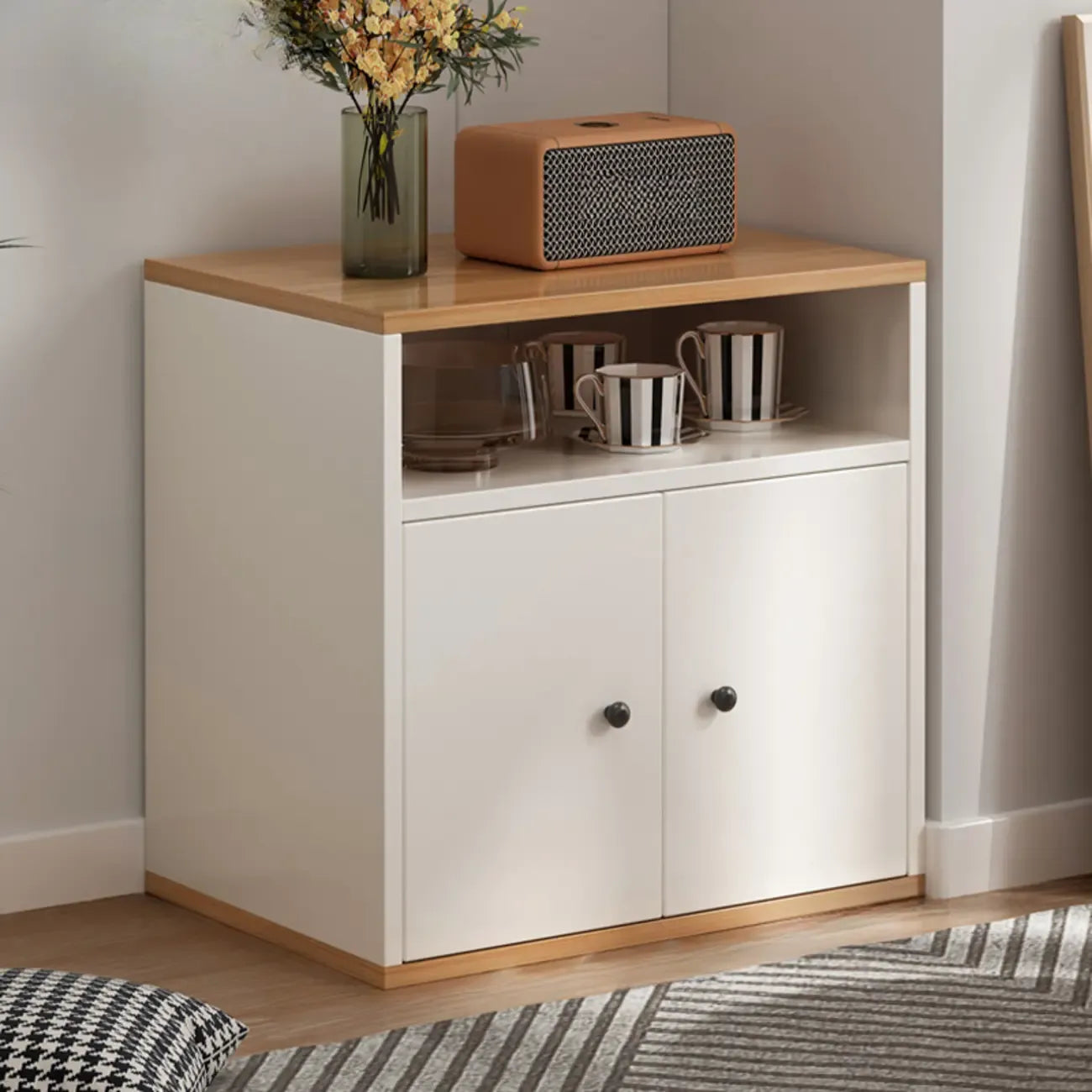 Armoire de rangement moderne en bois blanc avec étagères extérieures