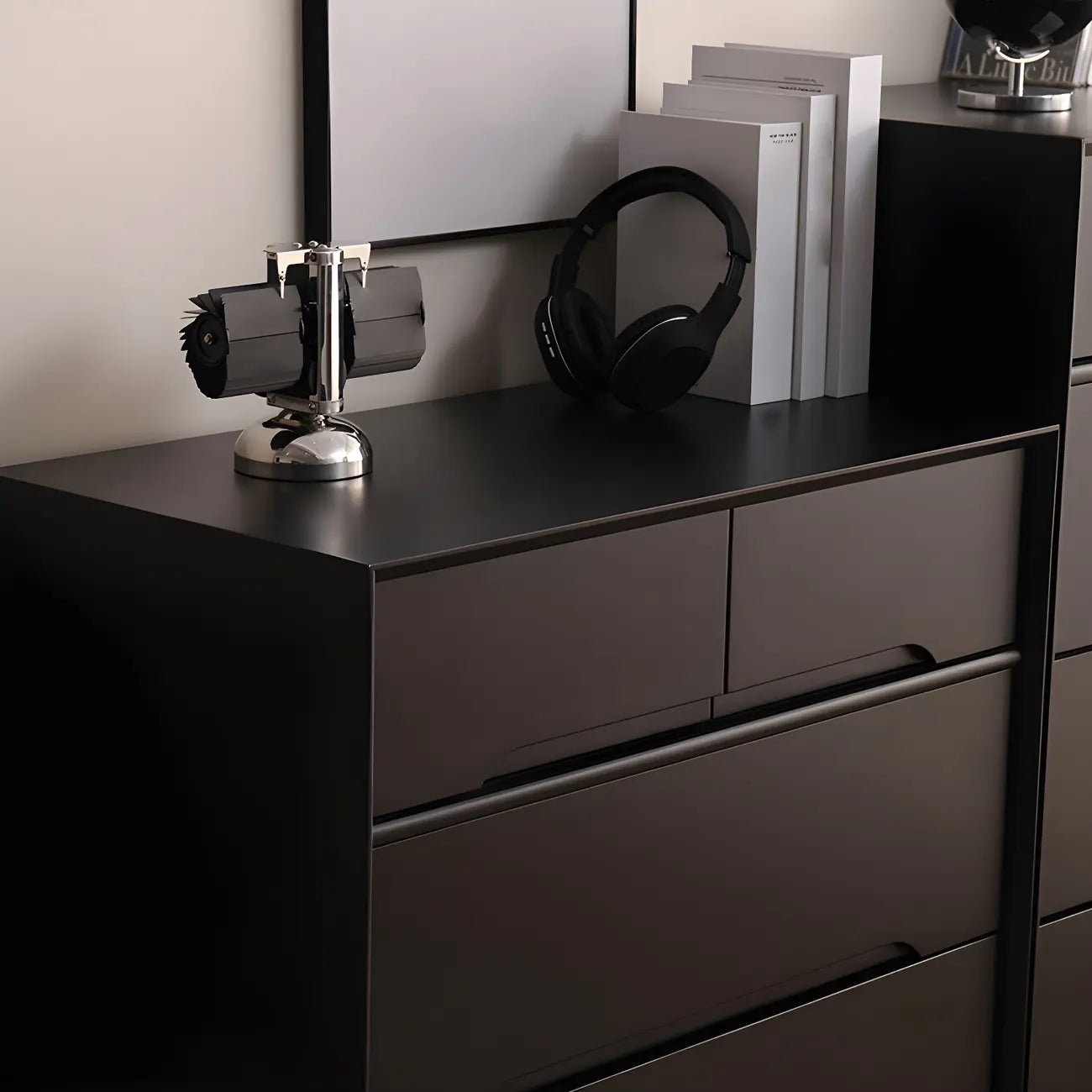 Commode rétro en bois noir avec tiroirs de rangement pour chambre à coucher