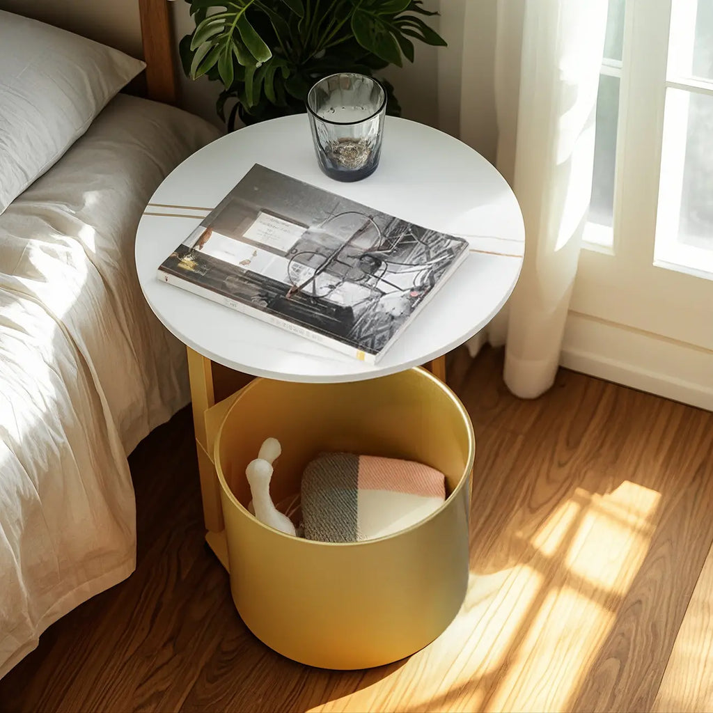 Table d'appoint ronde glamour en marbre avec rangement cylindrique en métal doré