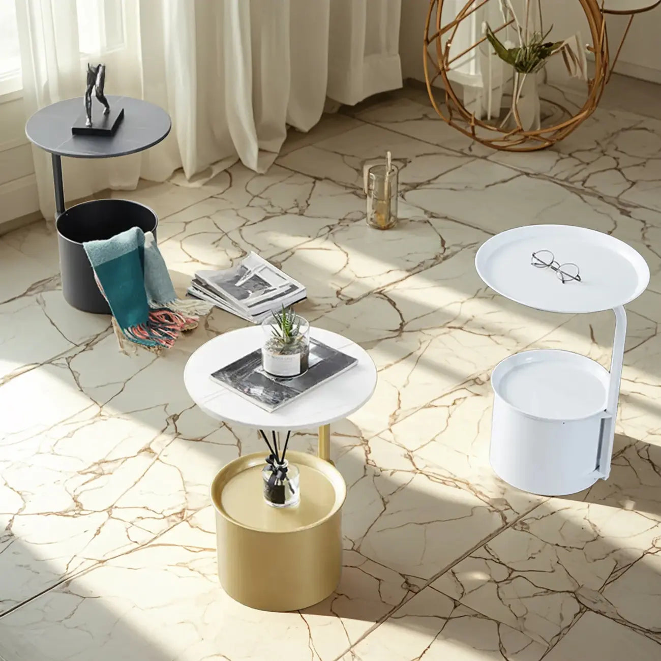 Table d'appoint ronde glamour en marbre avec rangement cylindrique en métal doré