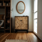 Charmante commode en bois de style célibataire, finition naturelle