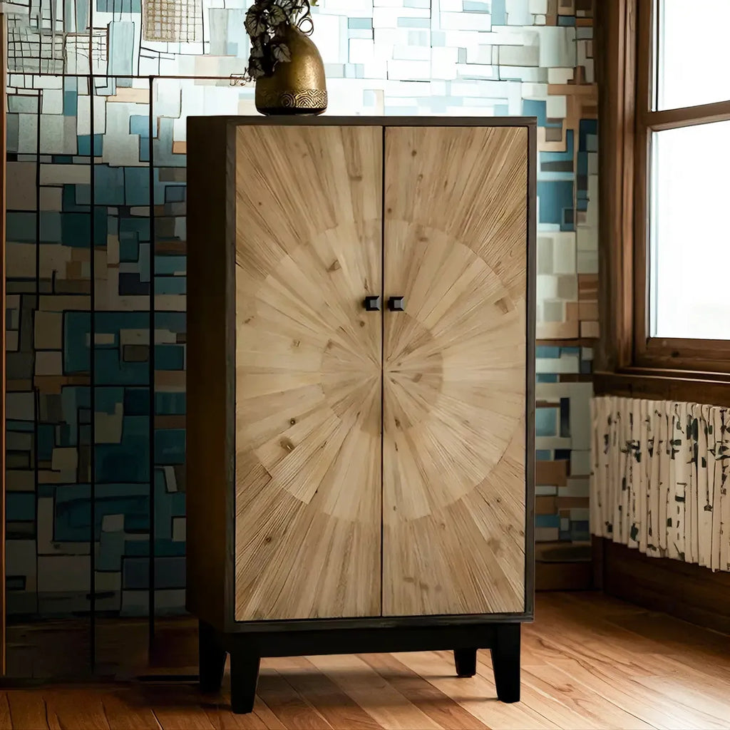 Charmante commode en bois de style célibataire, finition naturelle