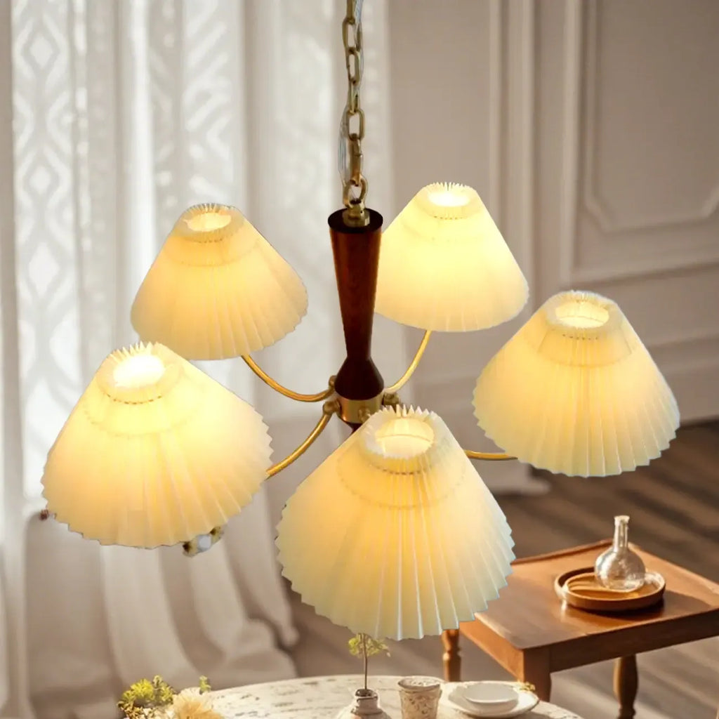 Lustre vintage en laiton et tissu avec abat-jour plissés beiges