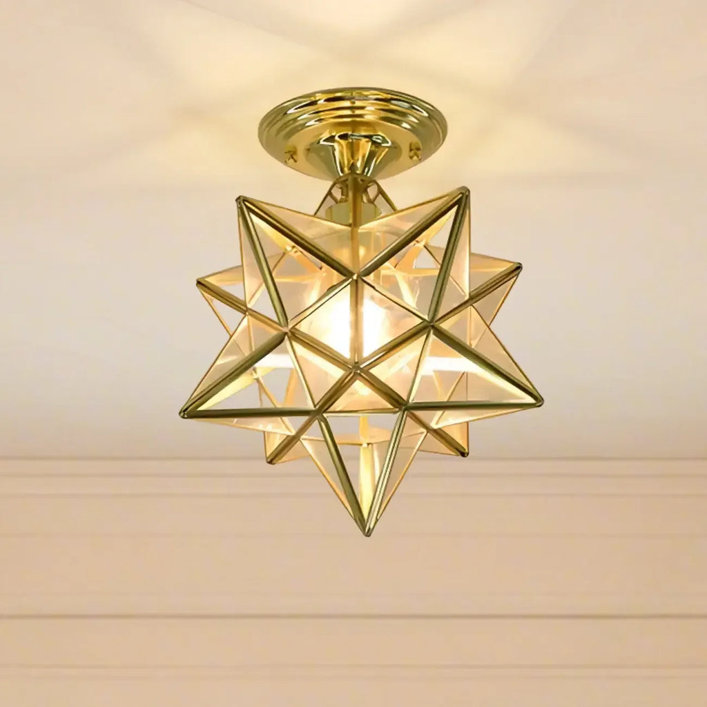 Plafonnier semi-encastré de style colonial avec abat-jour en verre doré en forme d'étoile