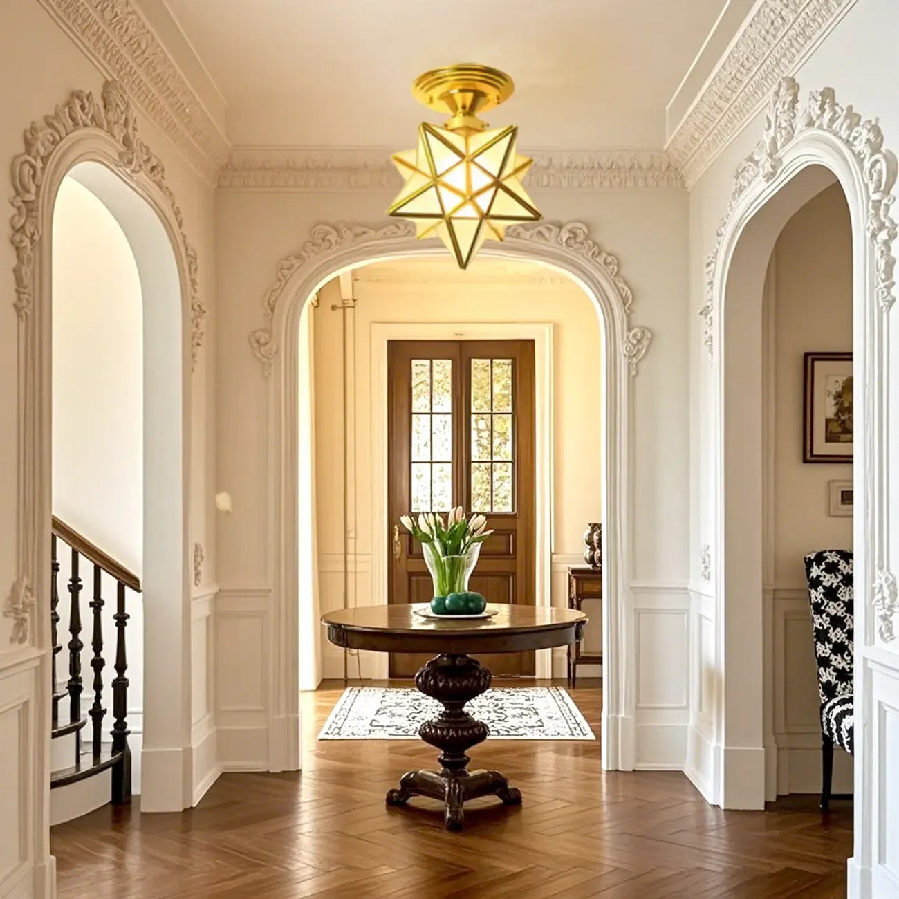 Plafonnier semi-encastré de style colonial avec abat-jour en verre doré en forme d'étoile