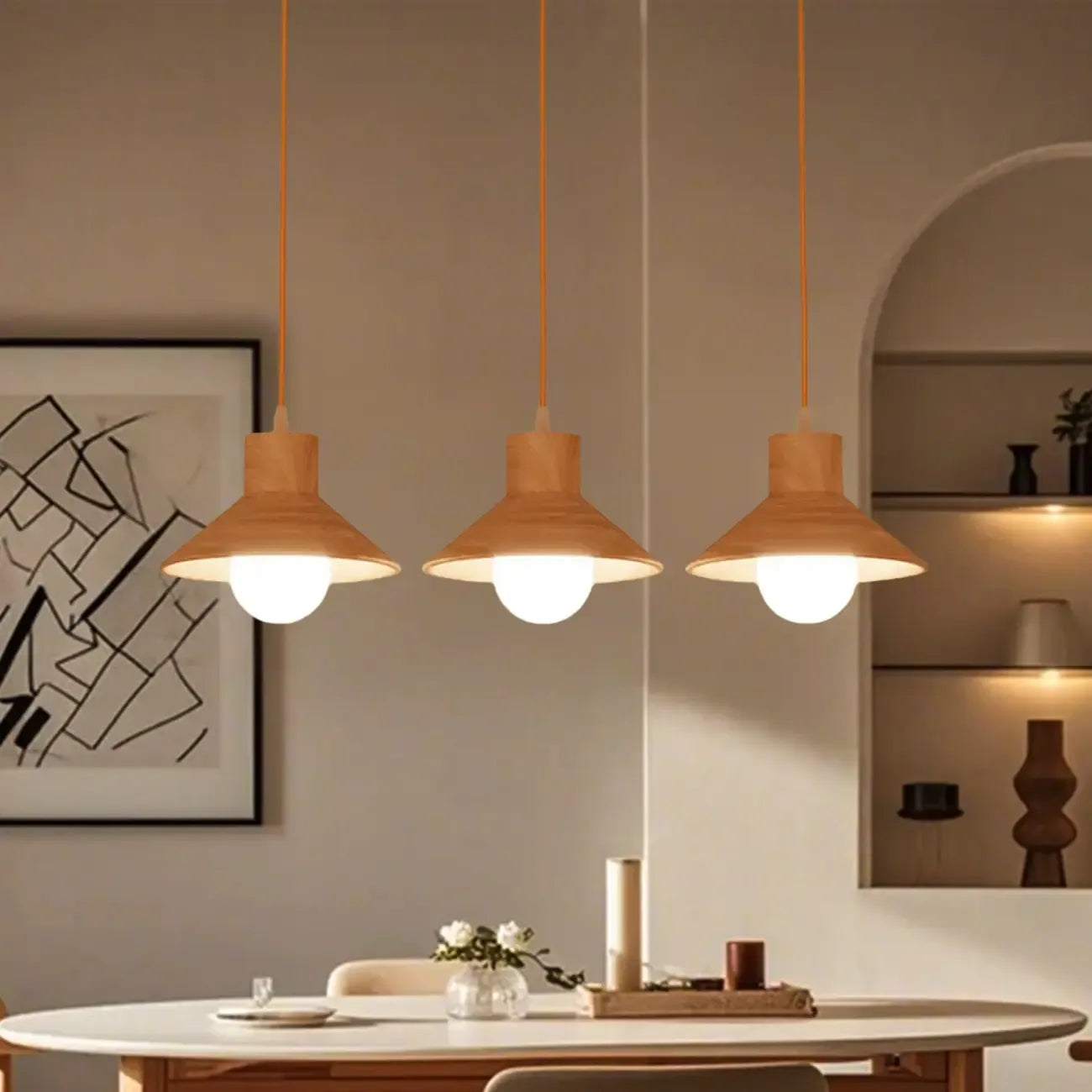 Suspension rustique moderne en bois à 3 lampes coniques pour îlot central.