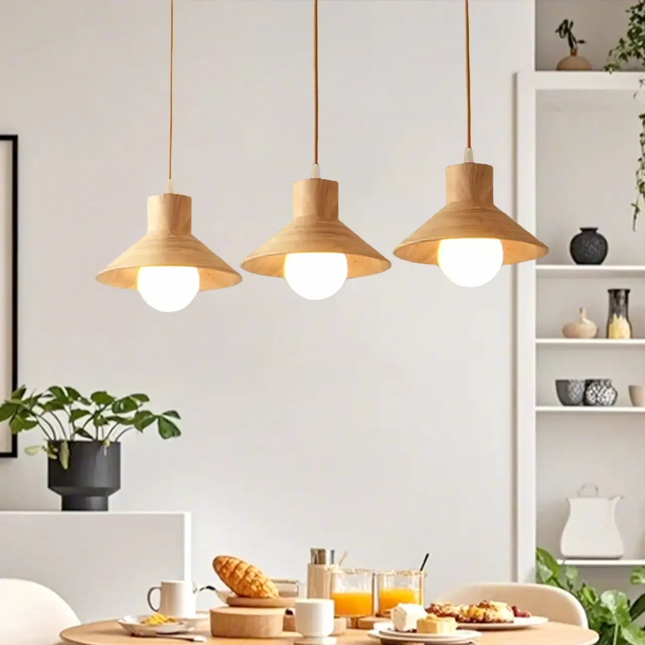 Suspension rustique moderne en bois à 3 lampes coniques pour îlot central.