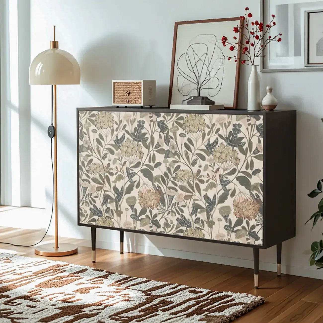 Meuble de style campagnard français avec finition florale pour salon
