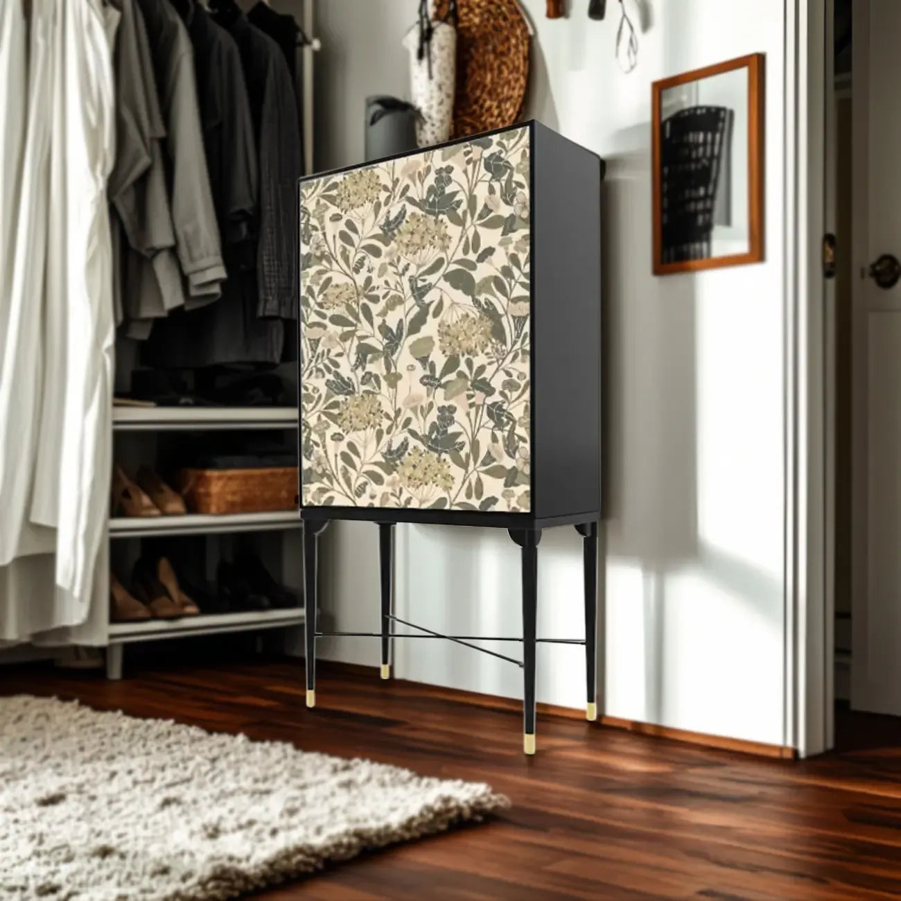 Meuble de style campagnard français avec finition florale pour salon