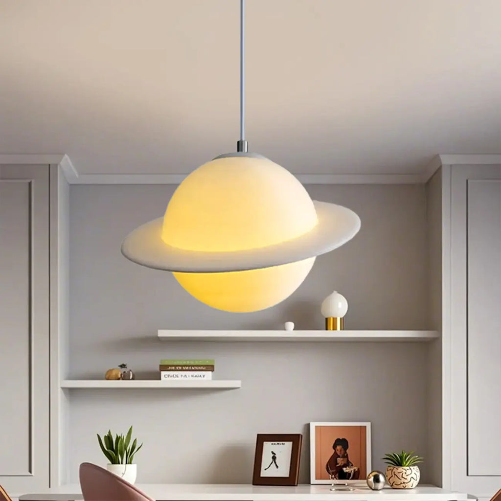 Suspension lumineuse en résine blanche en forme de planète pour chambre d'enfant