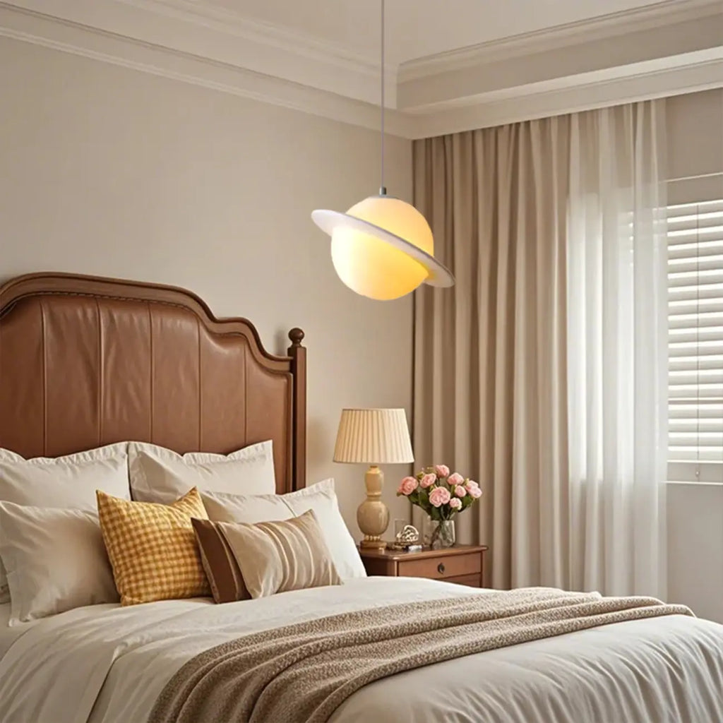 Suspension lumineuse en résine blanche en forme de planète pour chambre d'enfant