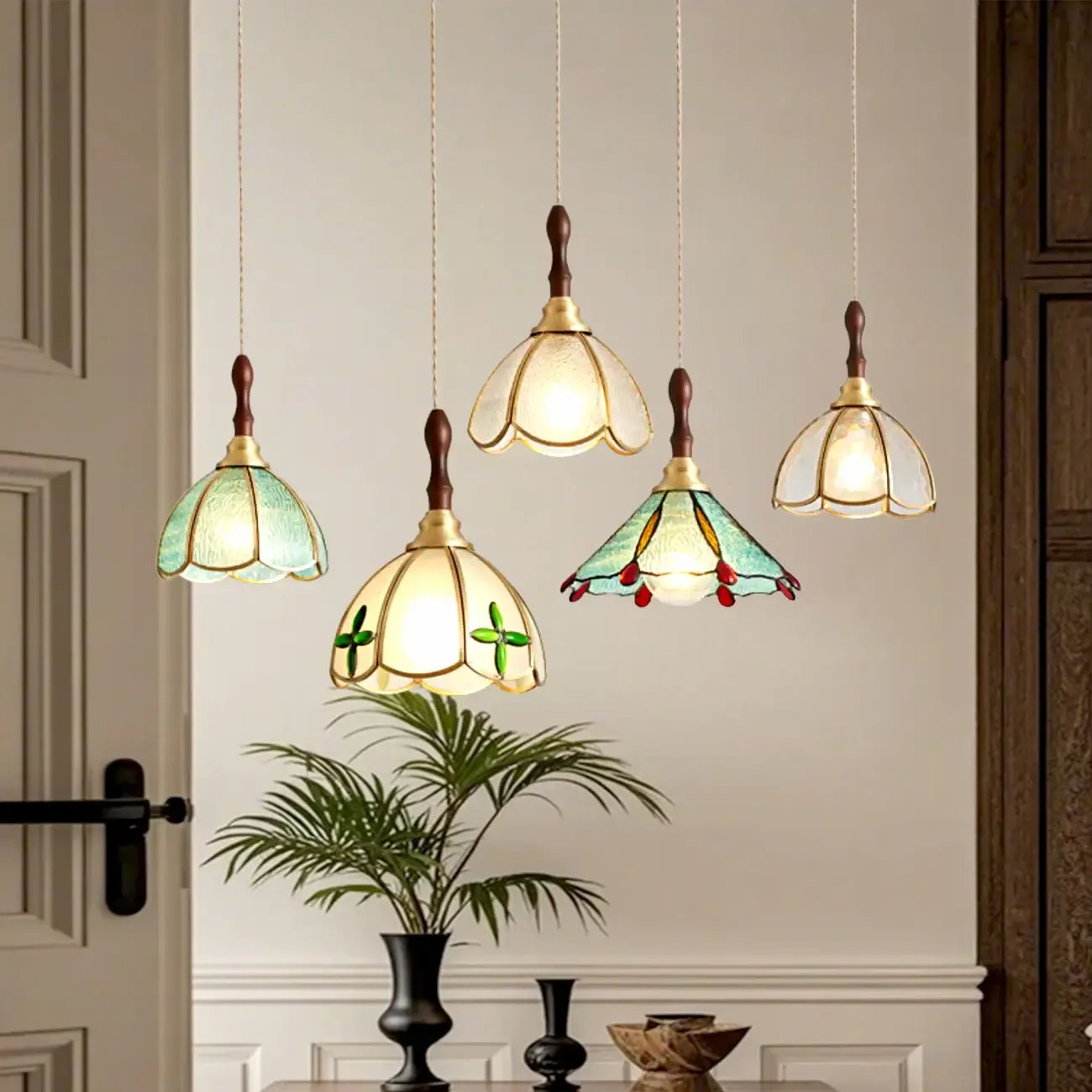 Suspension florale rétro en vitrail pour une décoration intérieure élégante