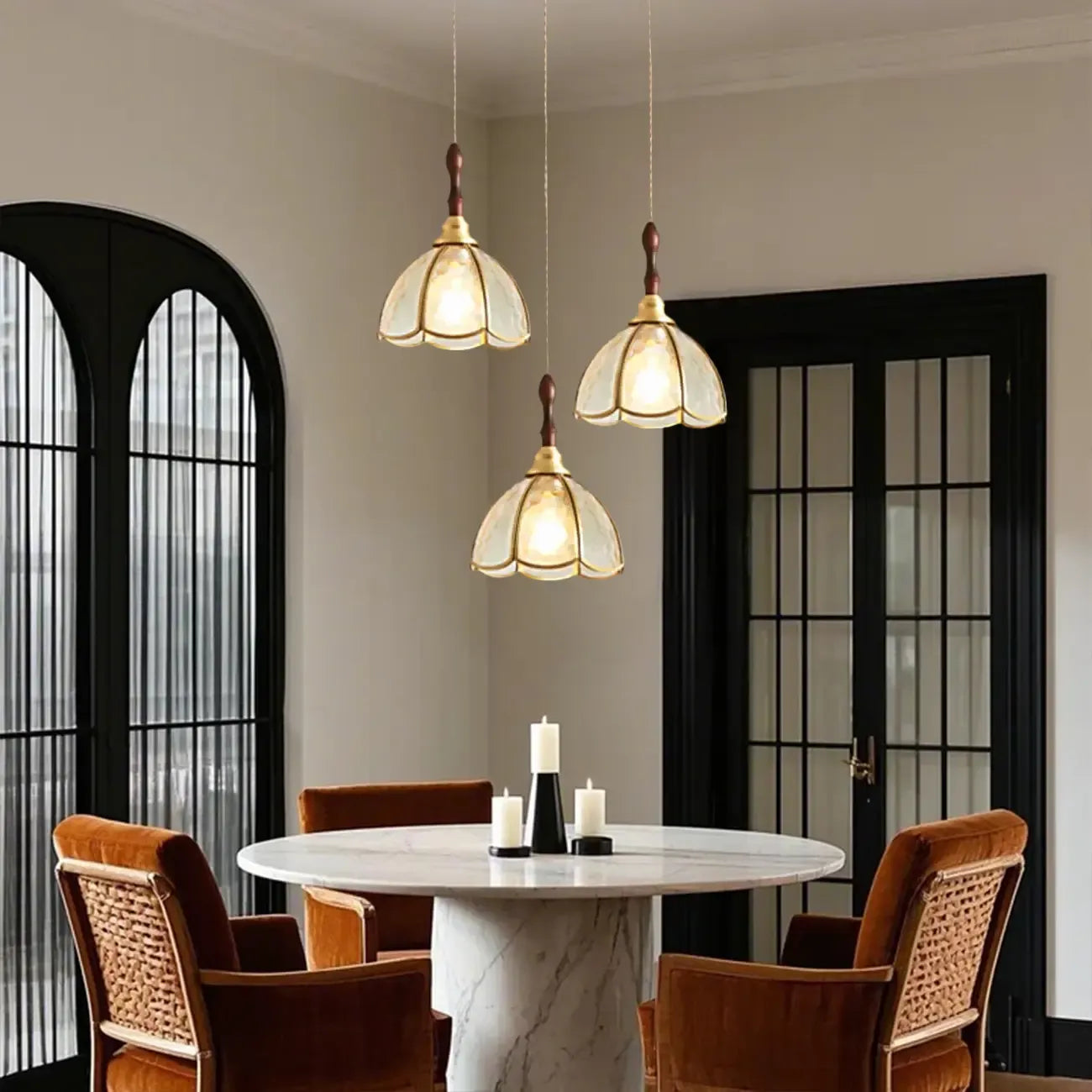 Suspension florale rétro en vitrail pour une décoration intérieure élégante