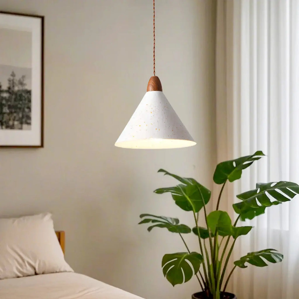 Suspension moderne en fer blanc conique pour salon