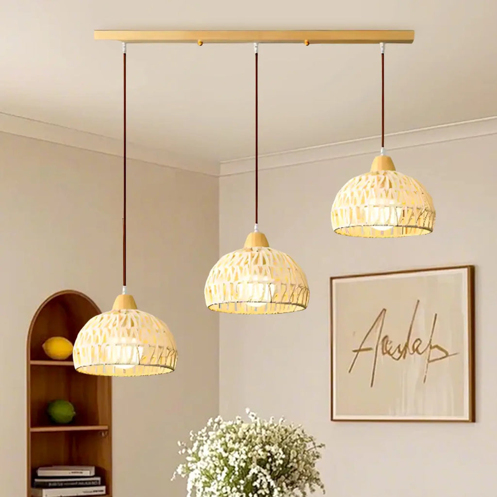 Suspension moderne en bois à 2 lumières, format moyen, idéale pour un îlot de cuisine.