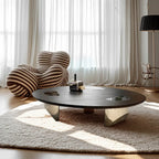 Table ronde Glam Wood noire avec piètement trépied abstrait