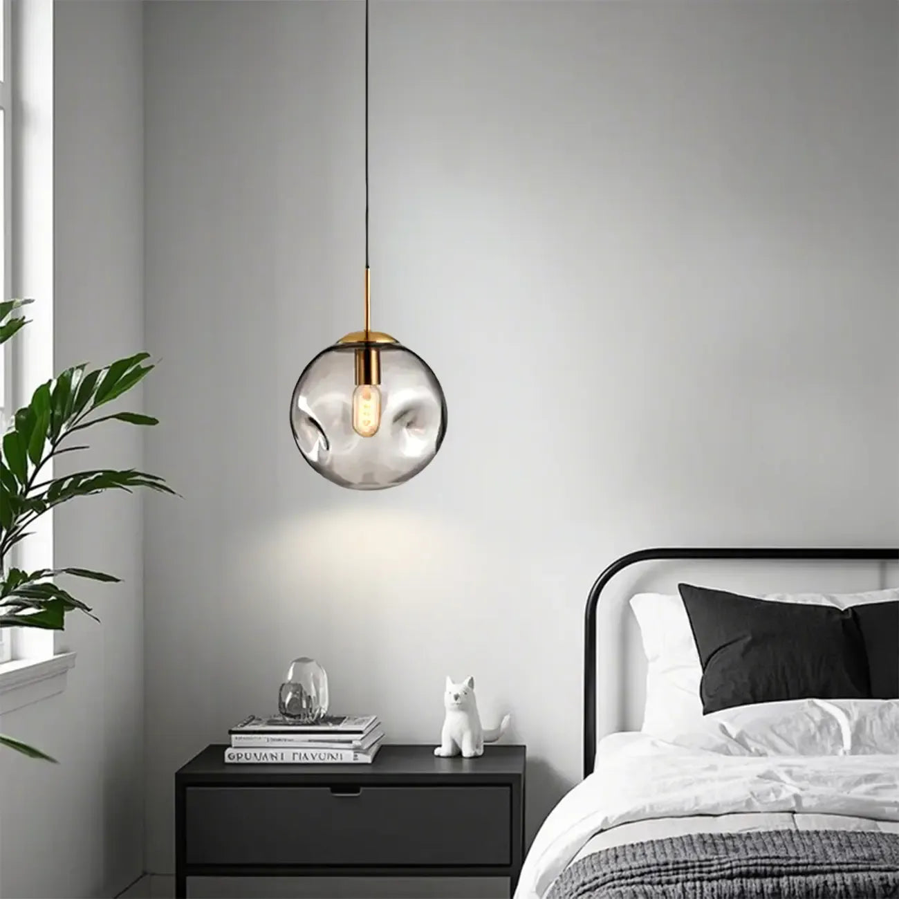 Suspension globe irrégulière en verre fumé pour chambre à coucher